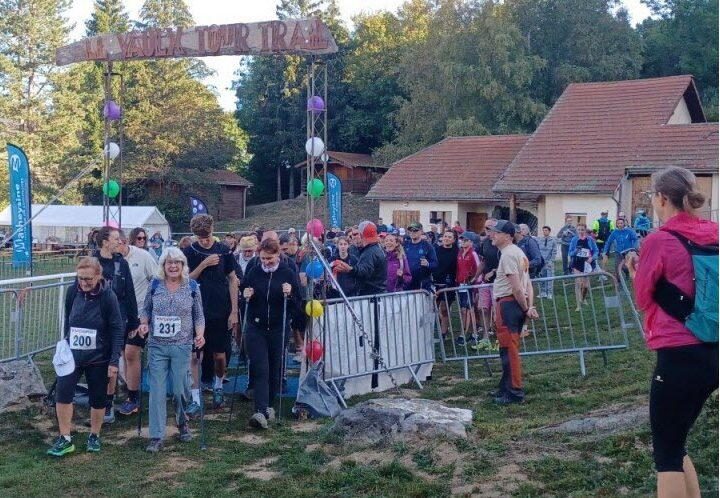 Départ des marcheurs lors du Vaulx Tour Trail 2026 à Notre-Dame-de-Vaulx