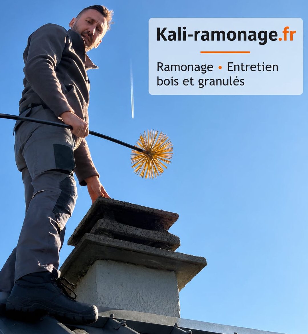Professionnel Kali Ramonage réalisant une intervention de ramonage sur une cheminée